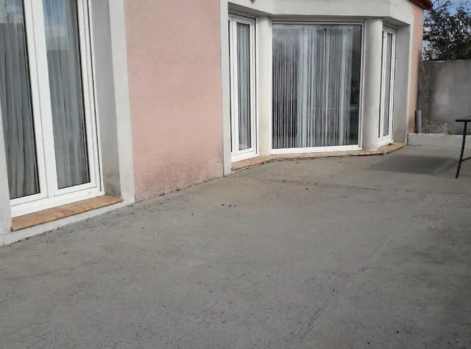 Maison Sur Les Hauteurs De *